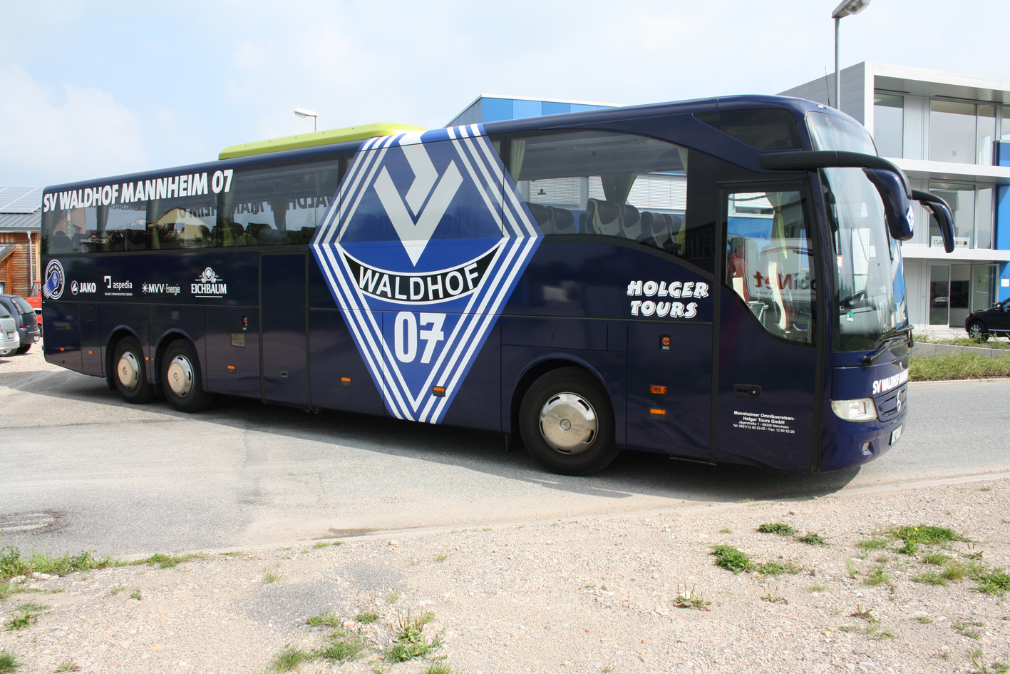 SVW-Mannschaftsbus mit neuem Design / PRO Waldhof schulterte Kosten