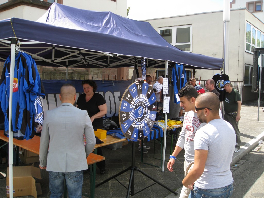 Gelungenes Testspiel gegen Eintracht Frankfurt / Positive Imagepflege auf dem Waldhöfer Stadtteilfest