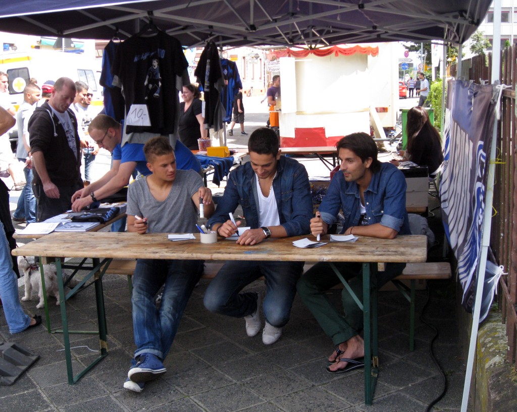 Gelungenes Testspiel gegen Eintracht Frankfurt / Positive Imagepflege auf dem Waldhöfer Stadtteilfest