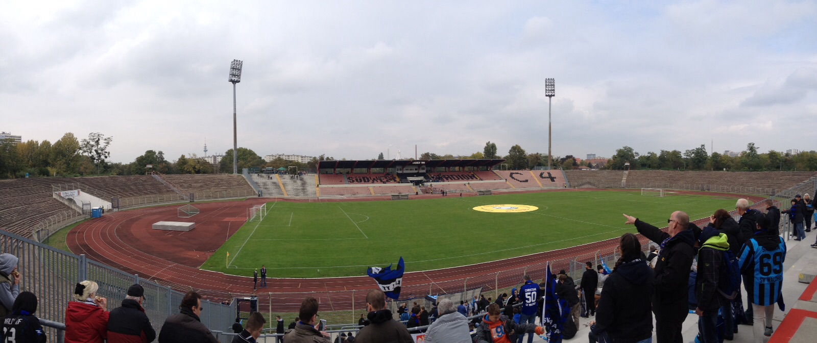 Zurück in die Vergangenheit: Waldhof spielt gegen Worms im Südweststadion!