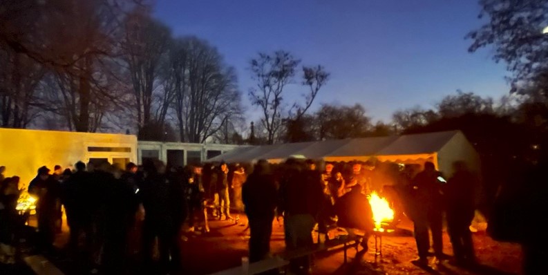 Erfolgreicher blau-schwarzer Weihnachtsmarkt