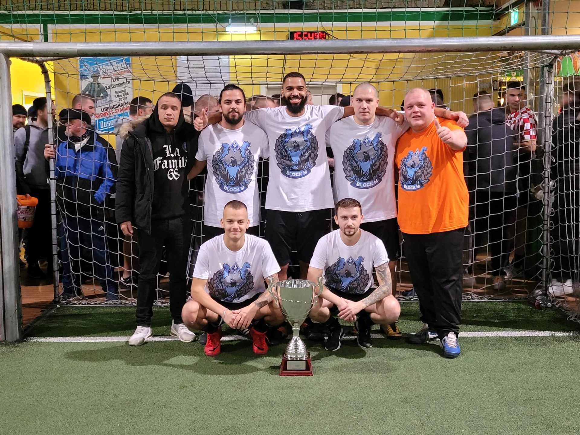 Fanclub "Block M" gewinnt den Alsenweg-Pokal